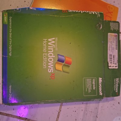 Microsoft Windows XP Home Edition CD with Product Key English Version 2002