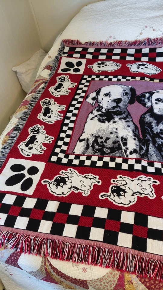 Disney 101 Dalmations Woven Acrylic Throw. Black/red/white. 47in. x 52 in. - Image 3 of 4