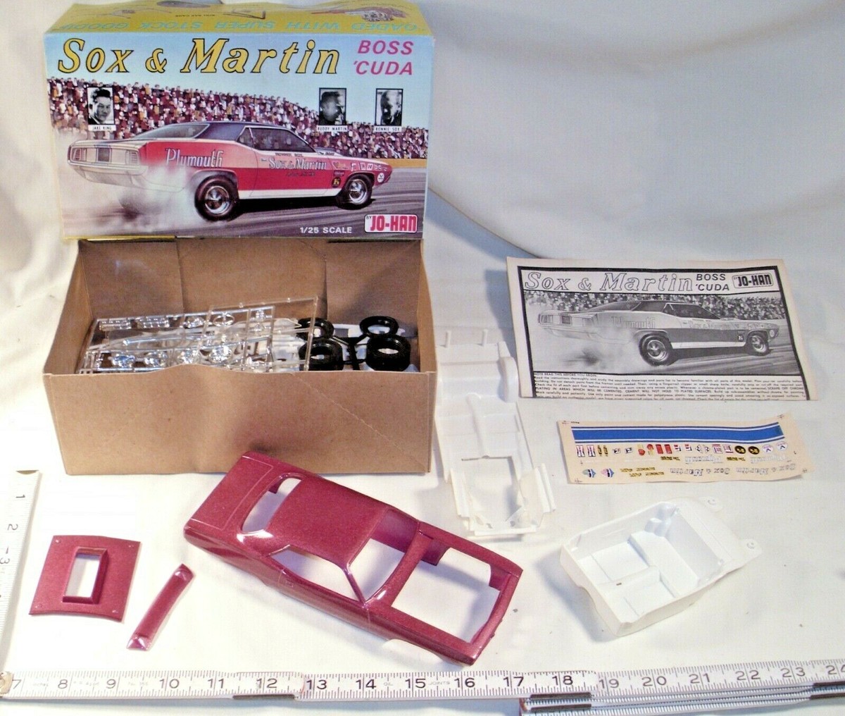 JO-HAN SOX & MARTIN 71 BOSS CUDA CAR MODEL KIT BOXED 1/25TH GC