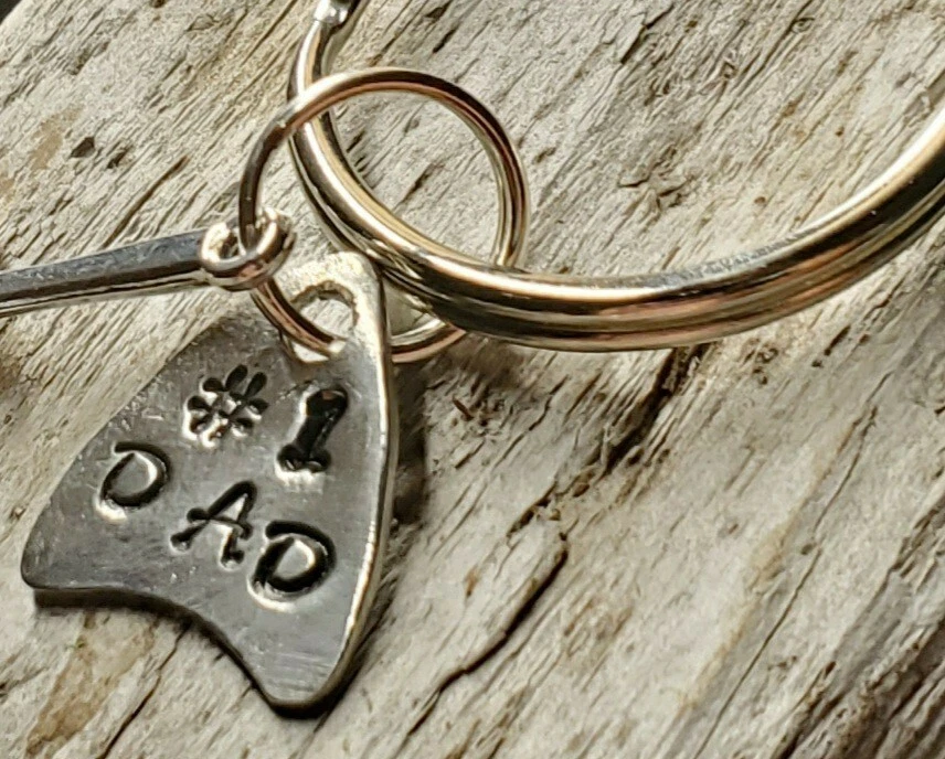 #1 PAPÁ Estampado a Mano Llavero Martillo Dije Espejo Brillo Foto 2 de 3