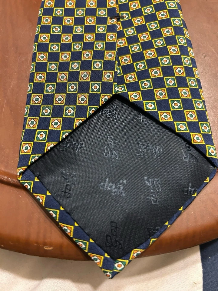 Corbata geométrica Gap Premium azul 100 % seda importada para hombre hecha en EE. UU. Foto 4 de 4