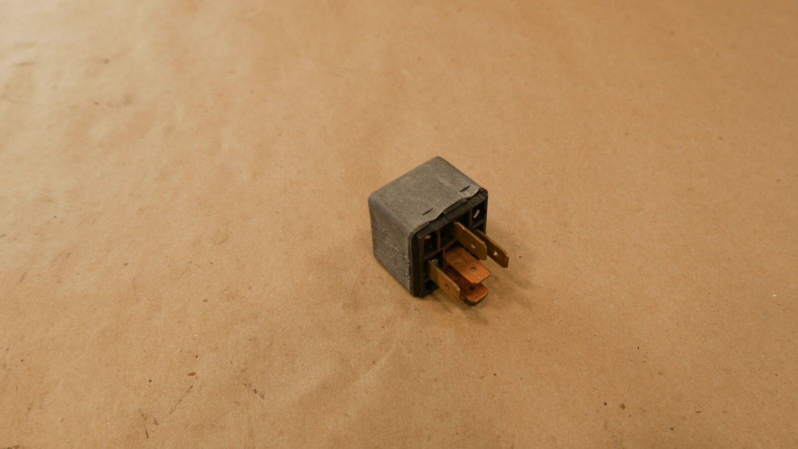 Ferrari 328 Relay P/N 0332204401