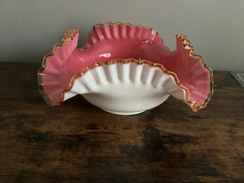 VTG FENTON  BRIDES  BASKET W/GOLD TRIMED RUFFLE WHITE W/PINK INTERIOR 11”X7”4”