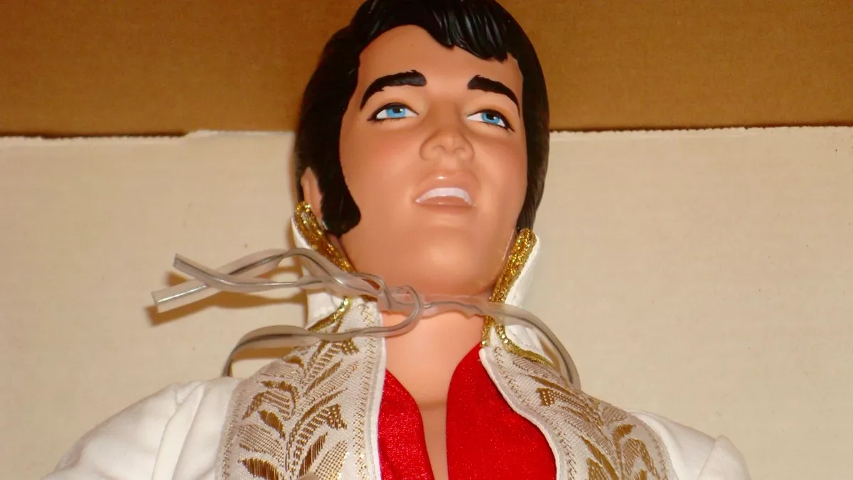 ELVIS PRESLEY LIMITED EDITION WORLD DOLL 2ND IN CELEBRITY 