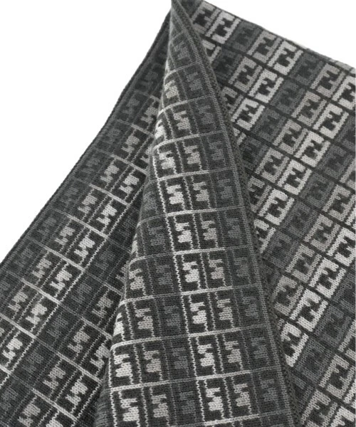 Bufandas FENDI gris x blanco x beige (patrón) 200537505063 Foto 2 de 4