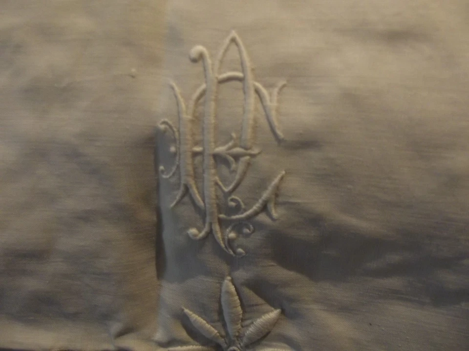 Ancienne Nappe richement brodée main fil de lin monogrammée linge de maison - Photo 4/4