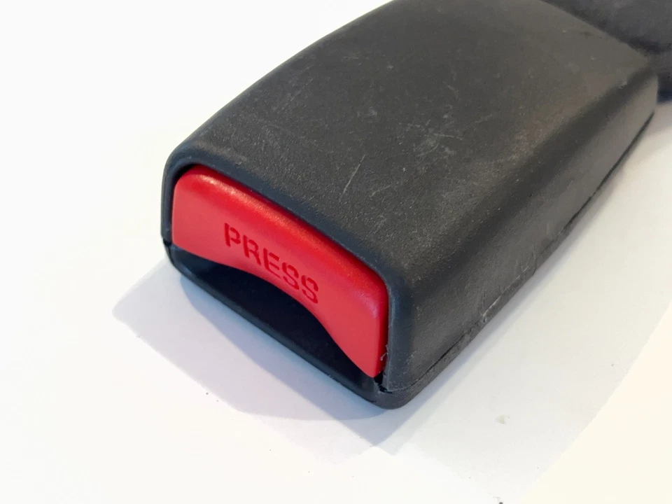 Hebilla cinturón seguridad trasero 2002-05 Ram 1500 03-05 Ram 2500 3500 LR o LC 5GV891DVAC Foto 2 de 4