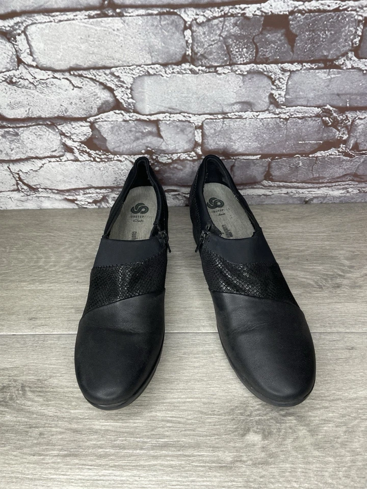 Zapatos de cuña CLARKS Cloudsteppers de cuero negro con cremallera para mujer talla 9M EE. UU./40EU Foto 3 de 4