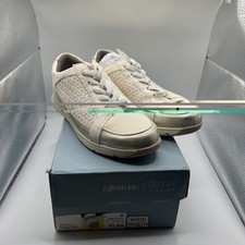 Bzees Recover Womens Fashion Sneakers Barely Beige 8 1/2 Wide NIB