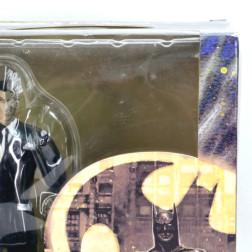 DC Comics Kia Asamiya TWO FACE Wave 1 Yamato Toys Figure - New In Box - Picture 3 of 20