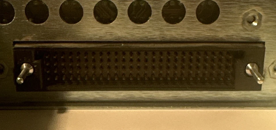 DE100i-SWDHS Kingston Wide Diff SCSI ISOLATOR carrier w/68-PIN SCSI HARD DRIVE - Image 3 of 4