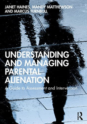 Understanding and Managing Parental Alienation: A Guide - Paperback / softback N