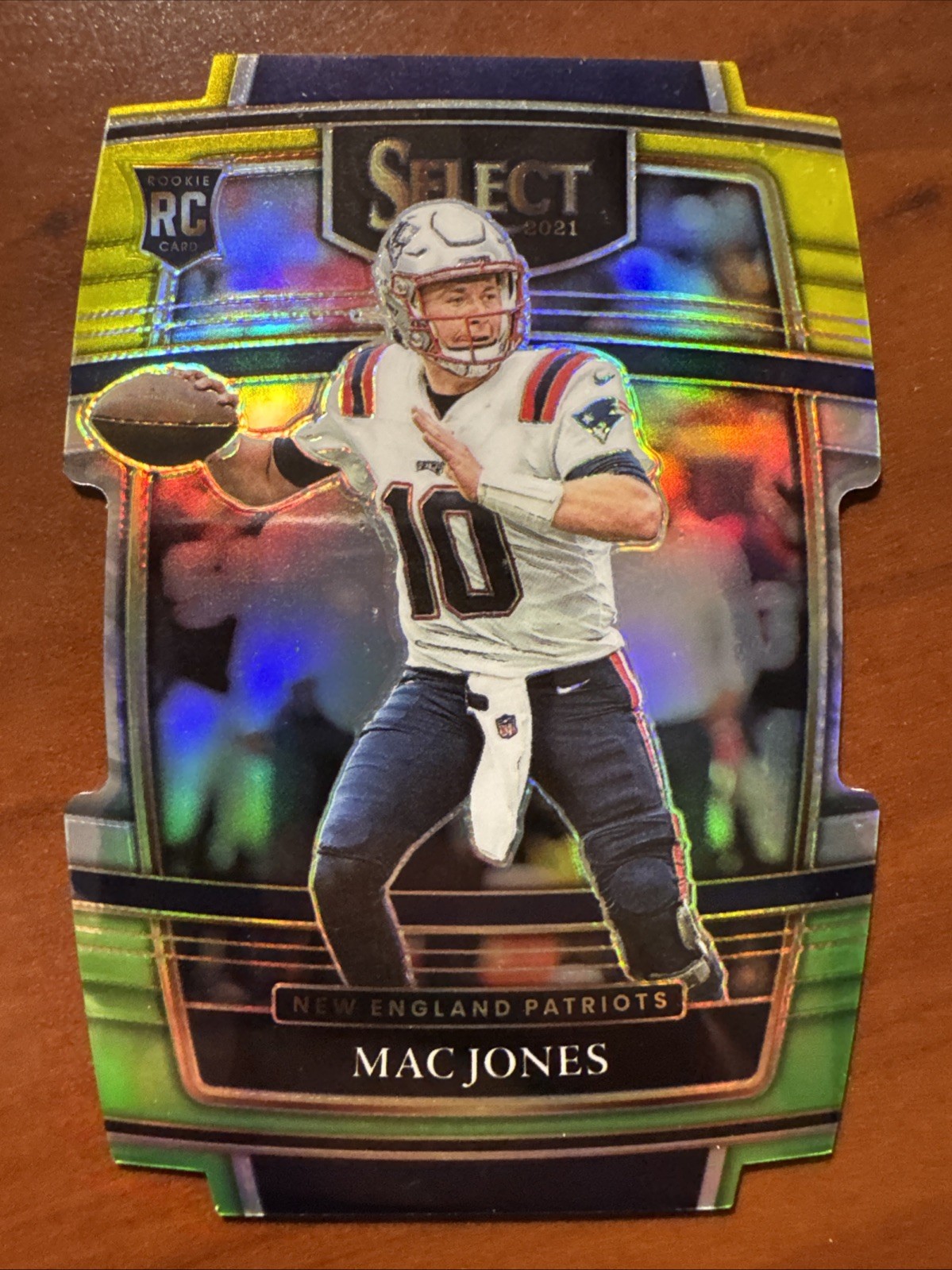 Mac Jones 2021 Panini Select - RC Green & Yellow Prizm Die-Cut Patriots #51