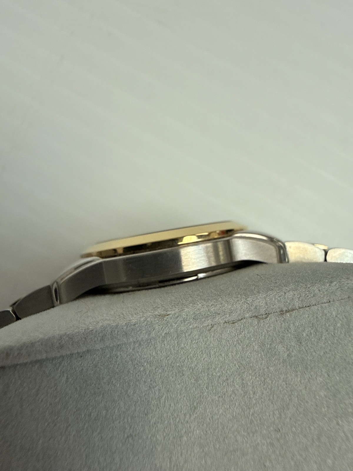 Tory Burch Silver Gold Tone TBW 9063 Steel Watch GOOD CONDITION thumbnail 4