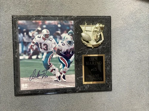 Dan Marino Miami Dolphins Signed 8x10 Photo in Wood Plaque