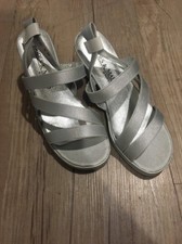 NIB Brides  Maids by SAUGUS SHOE 31050B Women's Silver Bridal Heels Shoes 9.5B