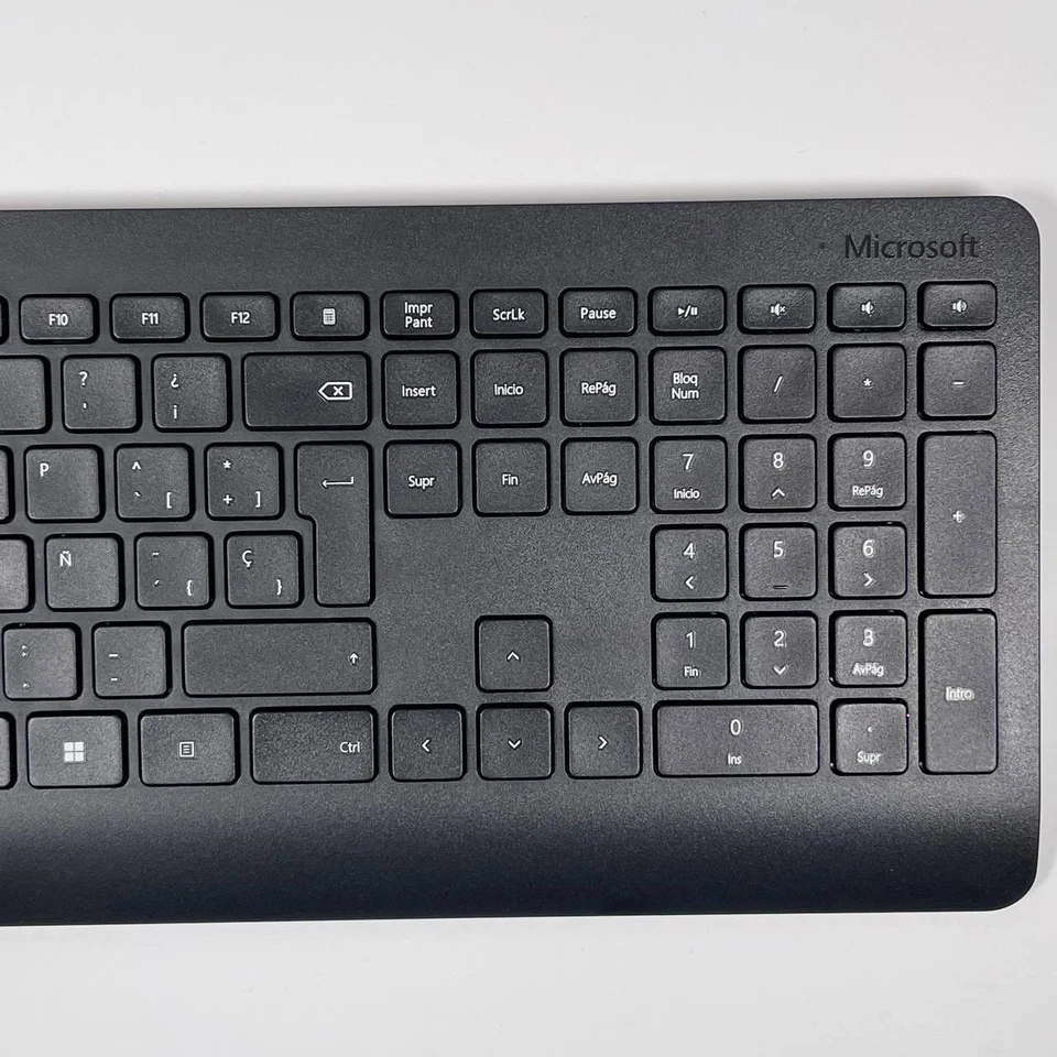 Microsoft Wireless Desktop 900 Wireless Keyboard and Mouse Combo for Windows/Mac - Image 4 of 4