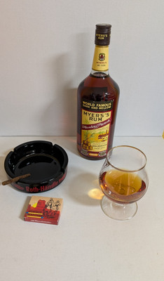 1,1 L...Myers`s Rum 100% Fine Jamaican Rum World Famous Dark and Mellow