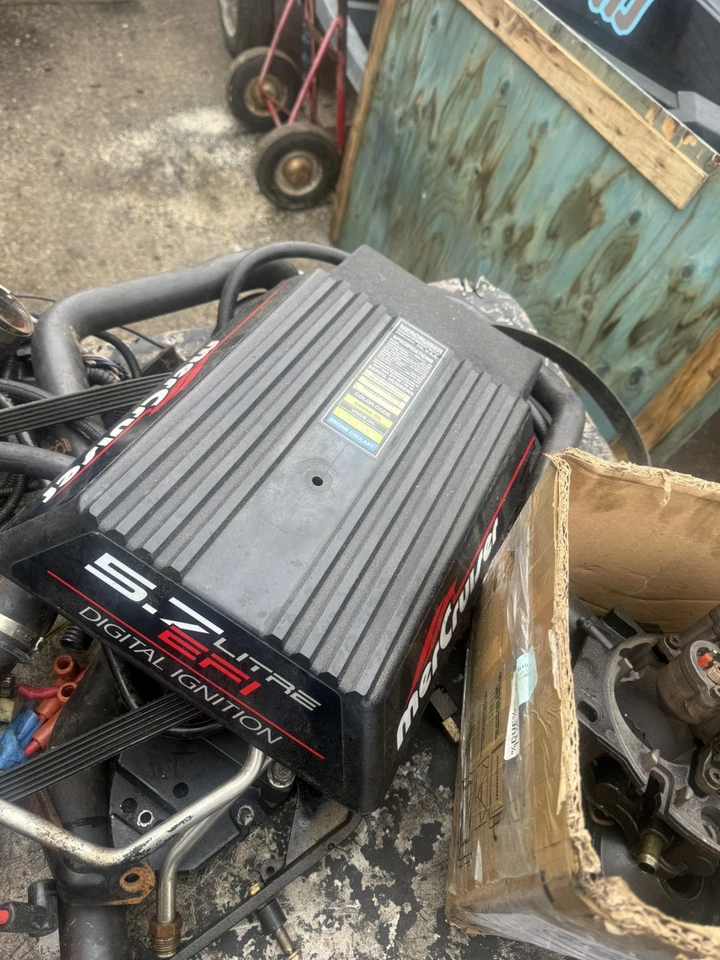 Mercruiser  5.7 Marine VORTEC ENGINE parts  clean tbi fuel injected  MOTOR parts - Image 4 of 4