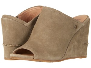 ugg lively wedge