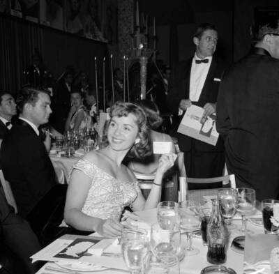 Debbie Reynolds Holding A Piece Paper Bearing Name Husband Eddie F- Old Photo
