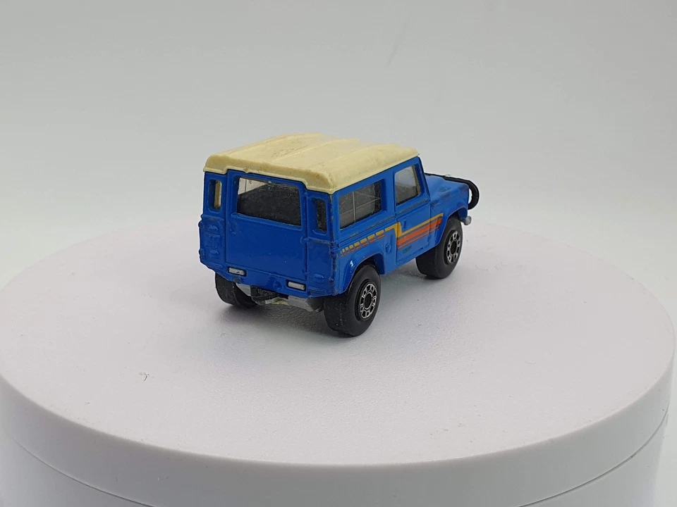 Land Rover Defender 90 Matchbox 1/60 Blu - Immagine 3 di 4