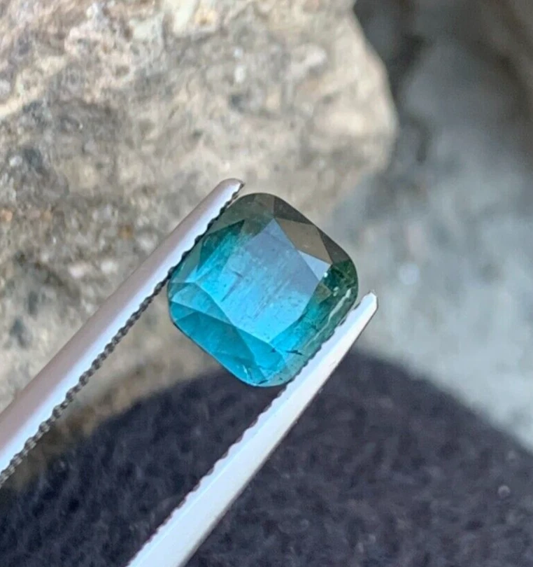 2.25 Carats Bi-color Tourmaline from Afghanistan, Cushion Cut - Image 3 of 4