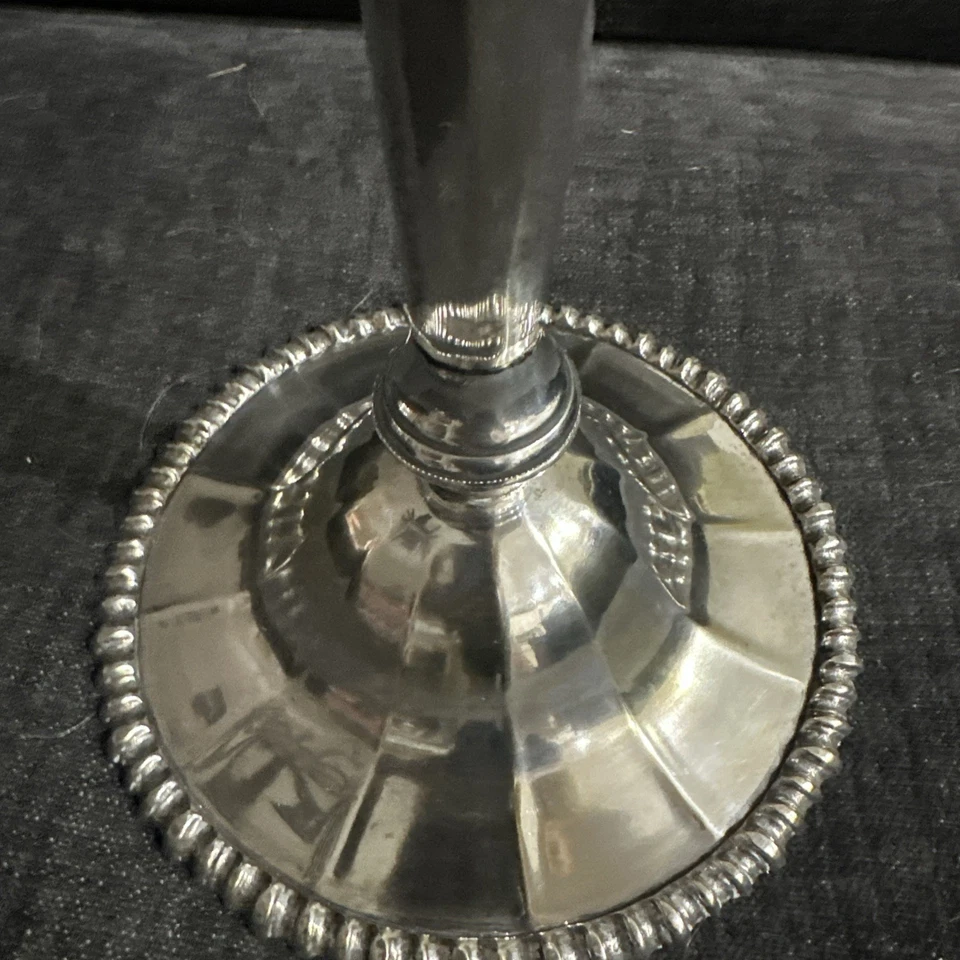 ¡PULIDO! "Florero trompeta chapado en plata con borde Gadroon con paneles de 15""" Foto 4 de 4