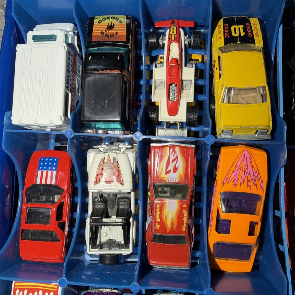 Coches y camionetas diecast Hot Wheels de colección años 80 incluye estuche lote de 48 autos Foto 3 de 4
