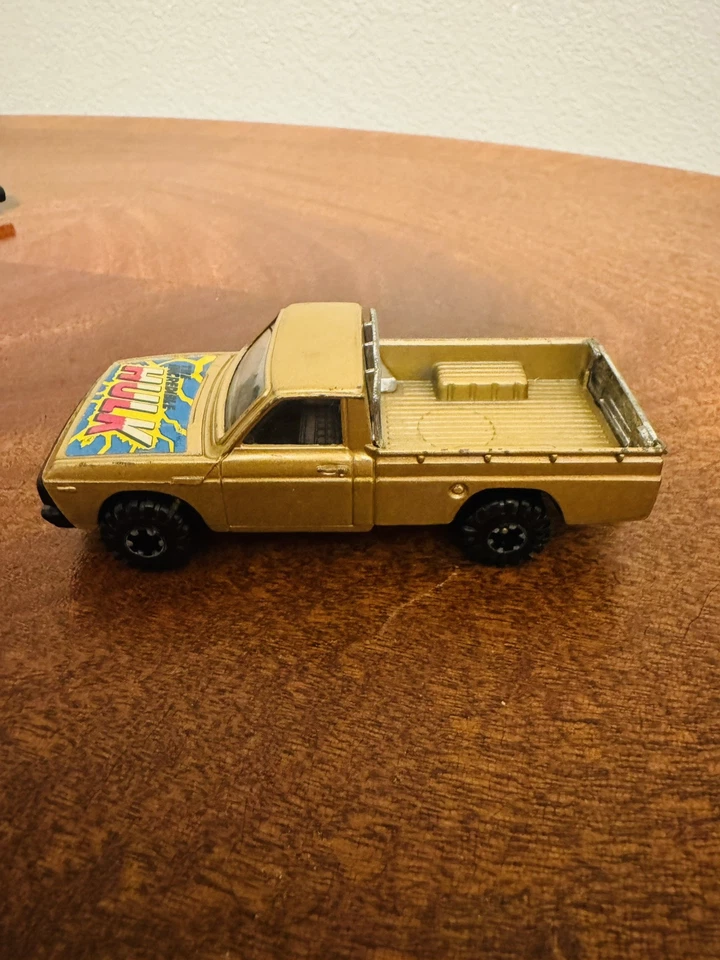 Camioneta Corgi Mazda B1600 1979 vintage Gold Hulk Foto 2 de 4