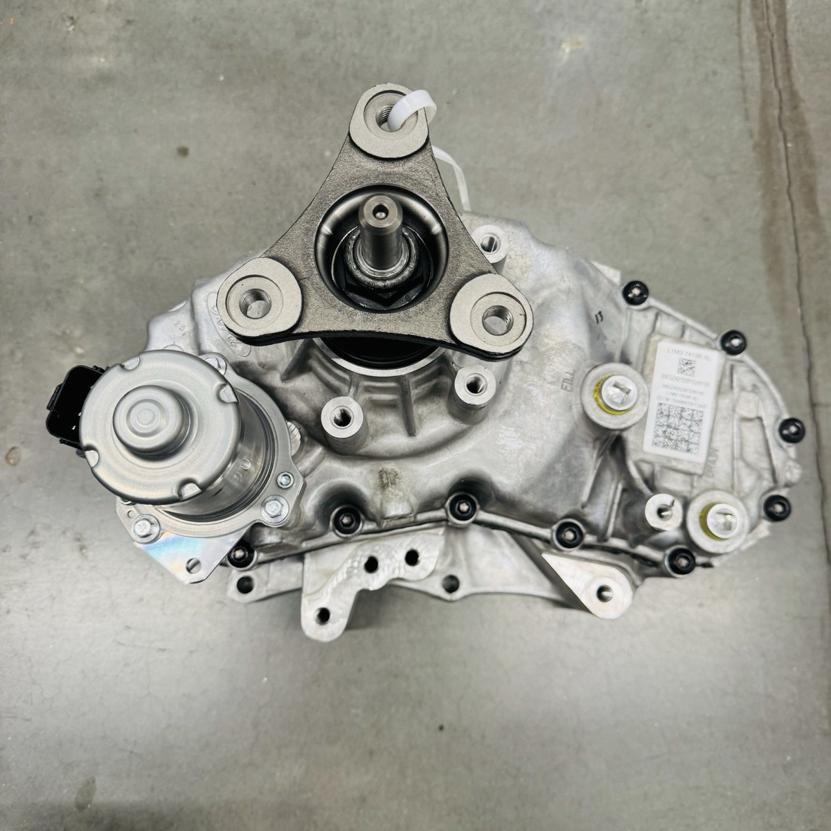 Genuine Ford Explorer L1M3-7A195-AL Transfer Case Assembly For