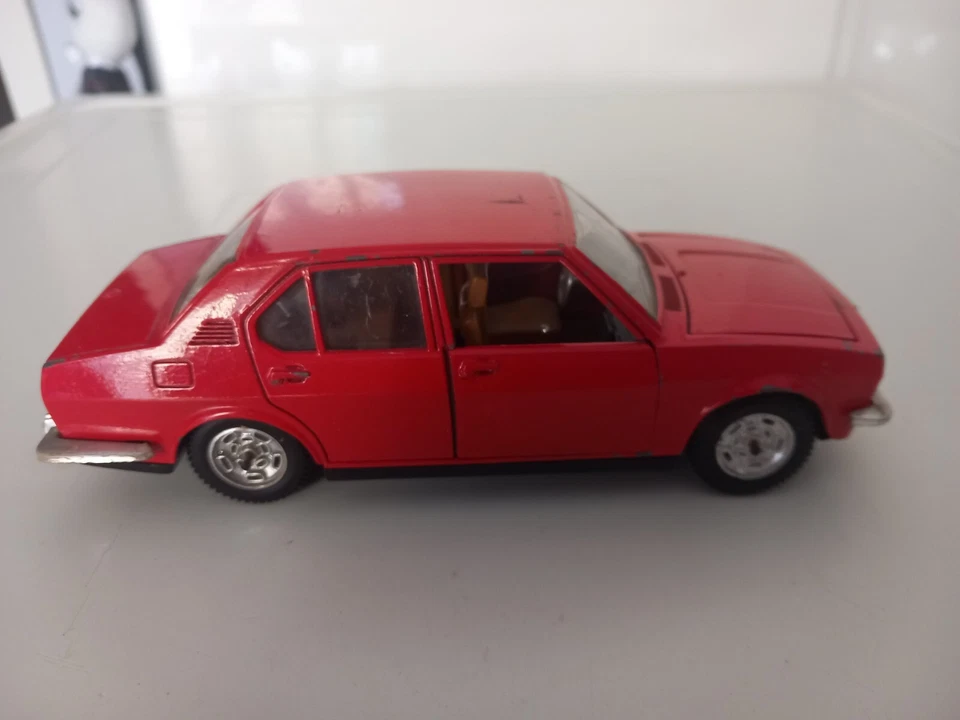 MEBETOYS 1/25  ALFA ROMEO ALFETTA ROSSA - Immagine 2 di 4