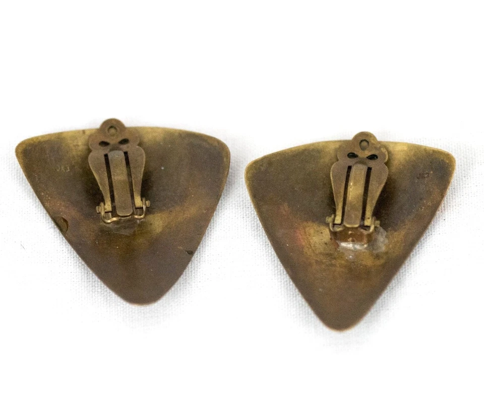 Pendientes de clip de cobre esmaltado en oro verde triángulo geométrico 1,5 pulgadas x 1,5 pulgadas Foto 3 de 4