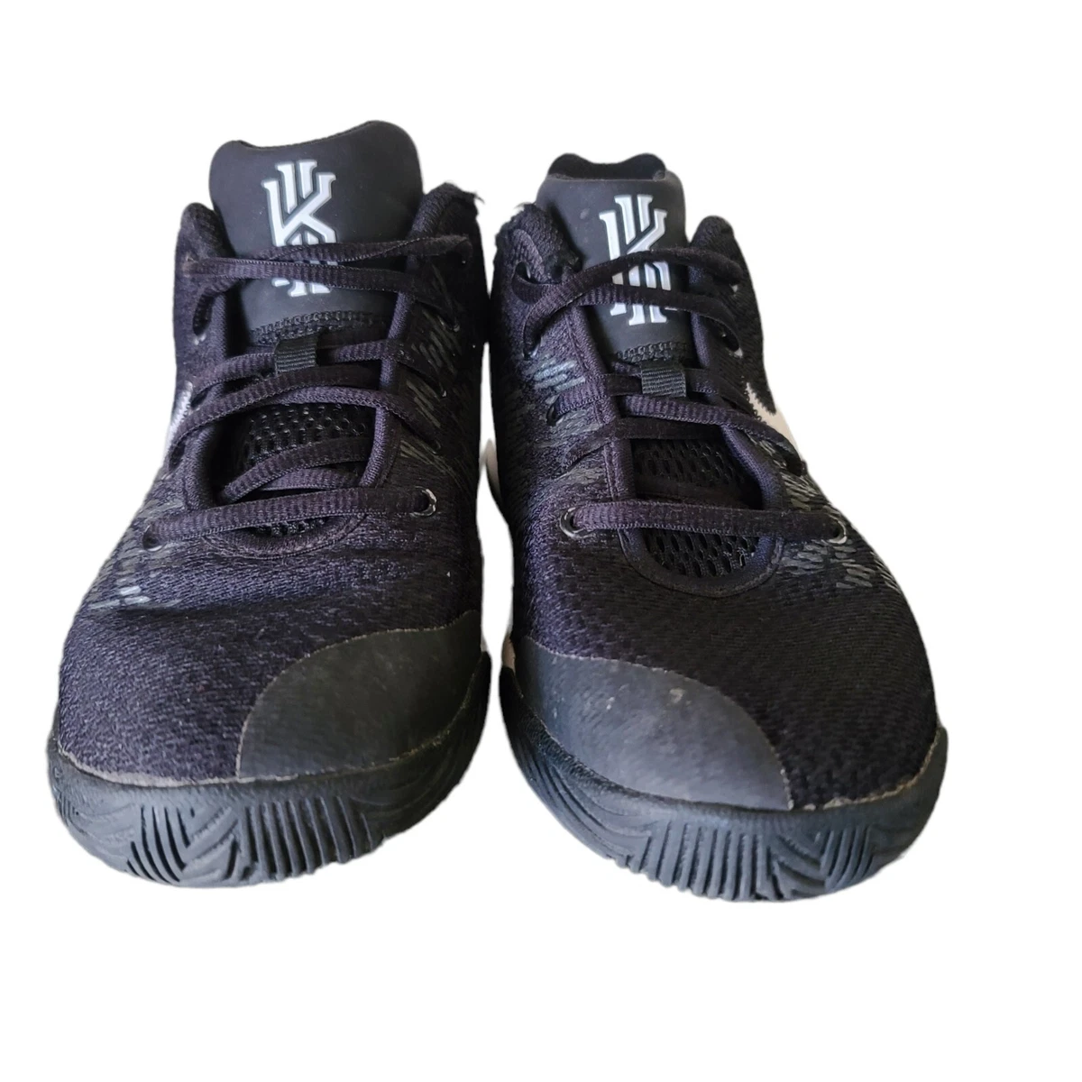 Nike Kyrie Flytrap II Youth Size 4.5Y Boy s Basketball Sneakers