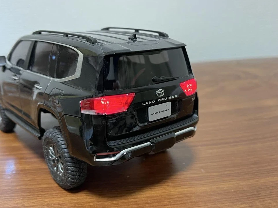 Kyosho Mini Z 4x4 Toyota Land Cruiser 300 schwarze LED-Leuchten gebraucht... - Bild 3 von 4