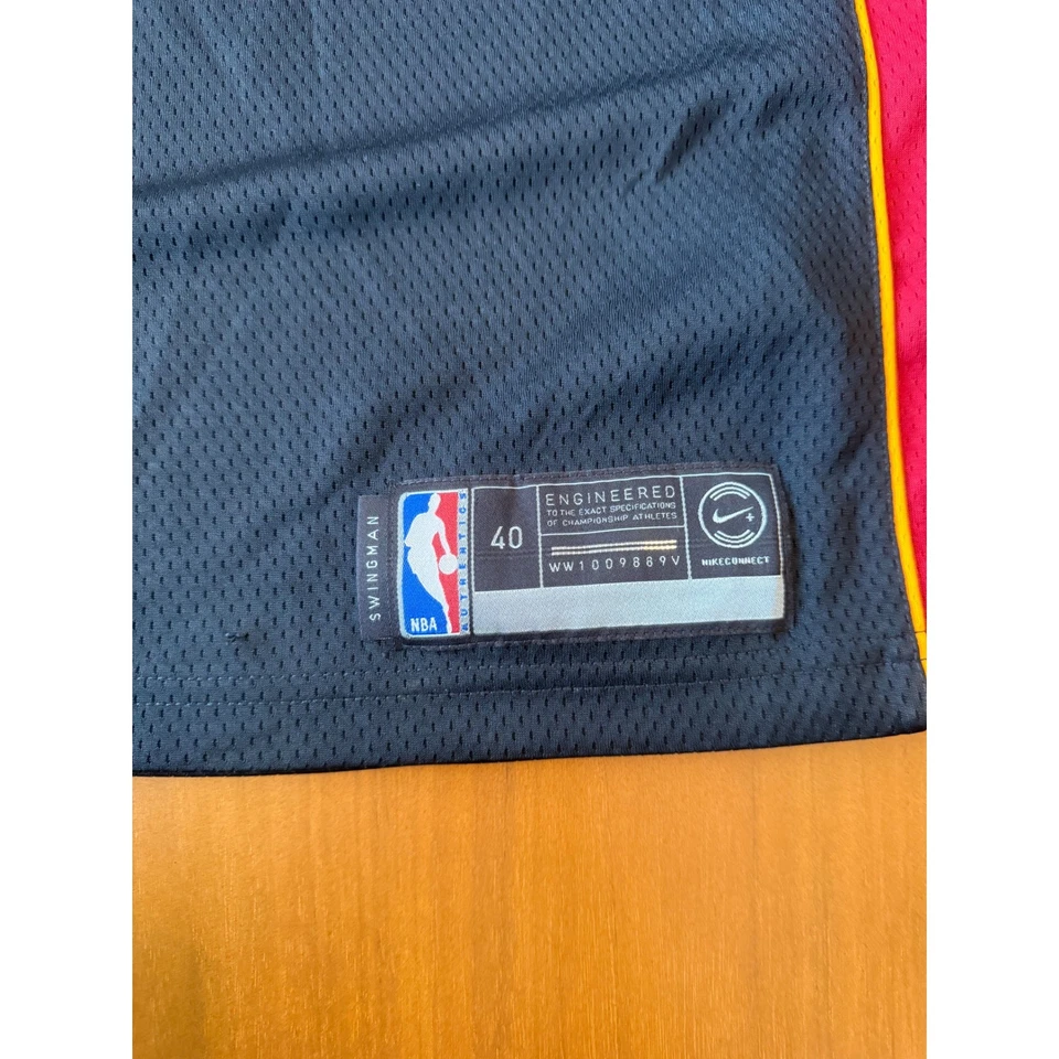 Camiseta Miami Heat Jimmy Butler #22 Nike NBA Swingman preta Ultimate Software - Imagem 2 de 4