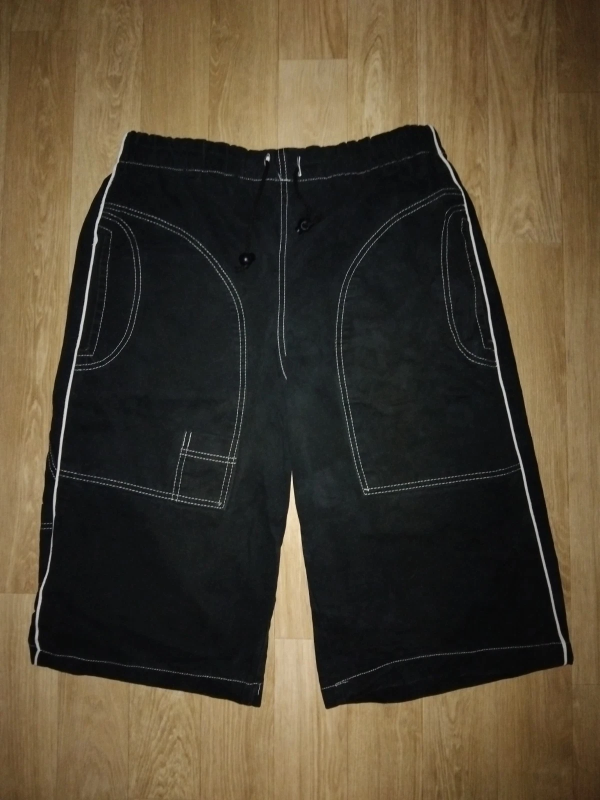 Three Quarter Length Skate Short Punky Fish XL Black Vintage Good Used Condition