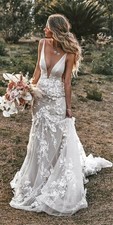Retro Mermaid V-neck Backless Wedding Dress with 3D Floral Decals for Brides