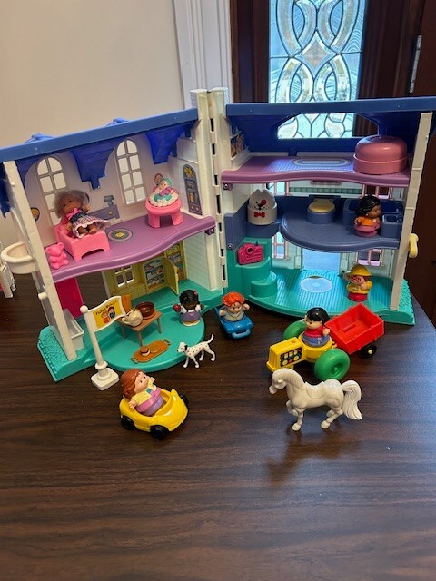 Vintage 1996 Fisher Price Little People Doll House #2511 Home