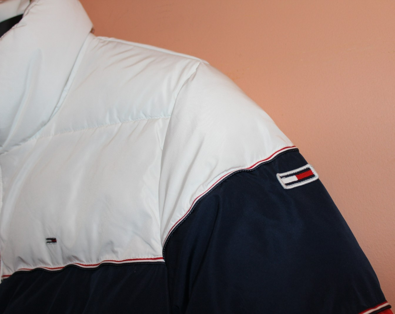 TOMMY HILFIGER SIZE L LADIES SHORT PUFFER JACKET image 7
