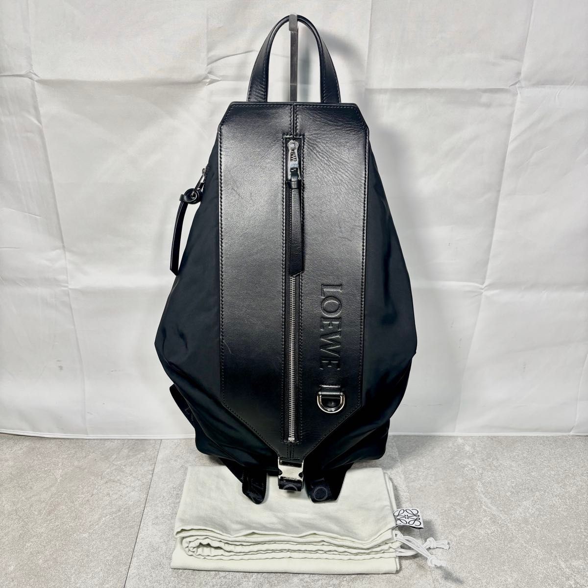 LOEWE ロエベ CONVERTIBLE BACKPACK バッグパック Convertible backpack in classic calfskin Black - LOEWE