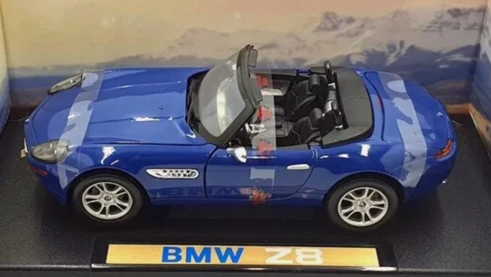 Motormax - BMW Z8 Roadster Convertible (1/18 scale diecast model car, Blue) - Image 3 of 3