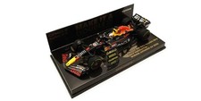 Minichamps 1/43 Oracle RB18 Verstappen Japan GP 2022 Winner with Pit Board