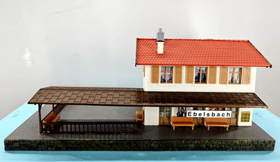 Faller HO Scale BUILT Model - Ebelsbach Train Station with Platform #131380