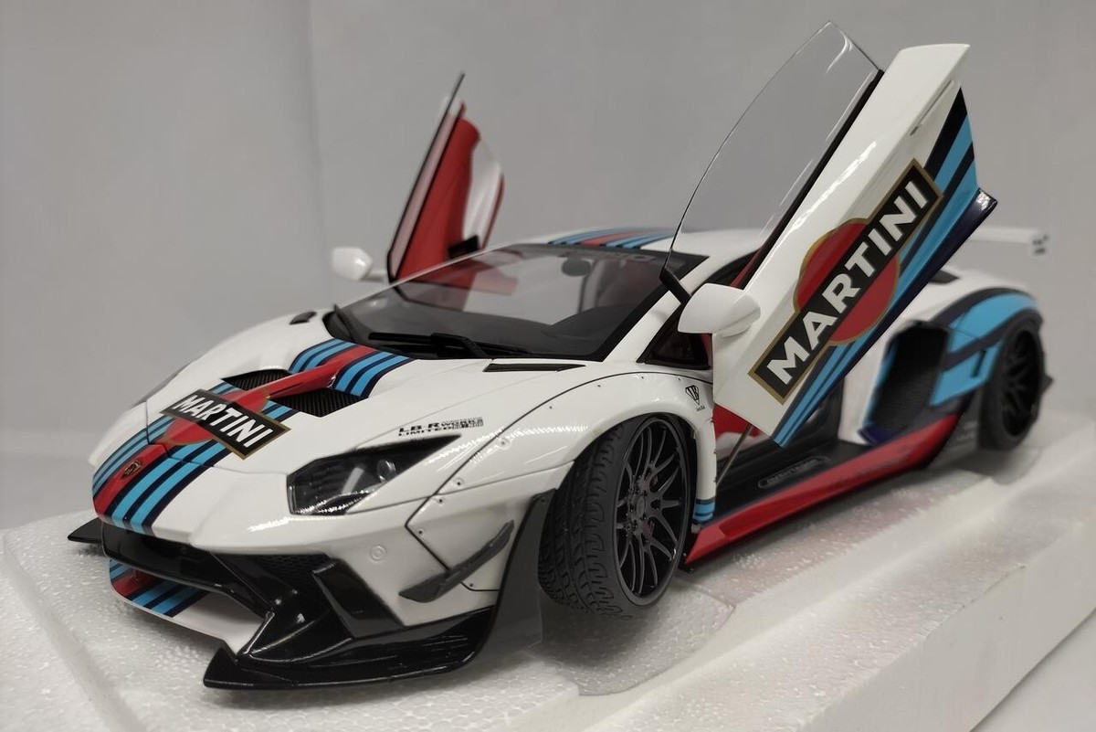 Rare Finished product AUTOart 1/18 Lamborghini Aventador Martini