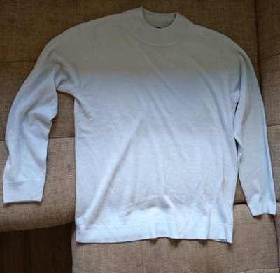 Diverse Damenpullover unterschiedlicher Marken