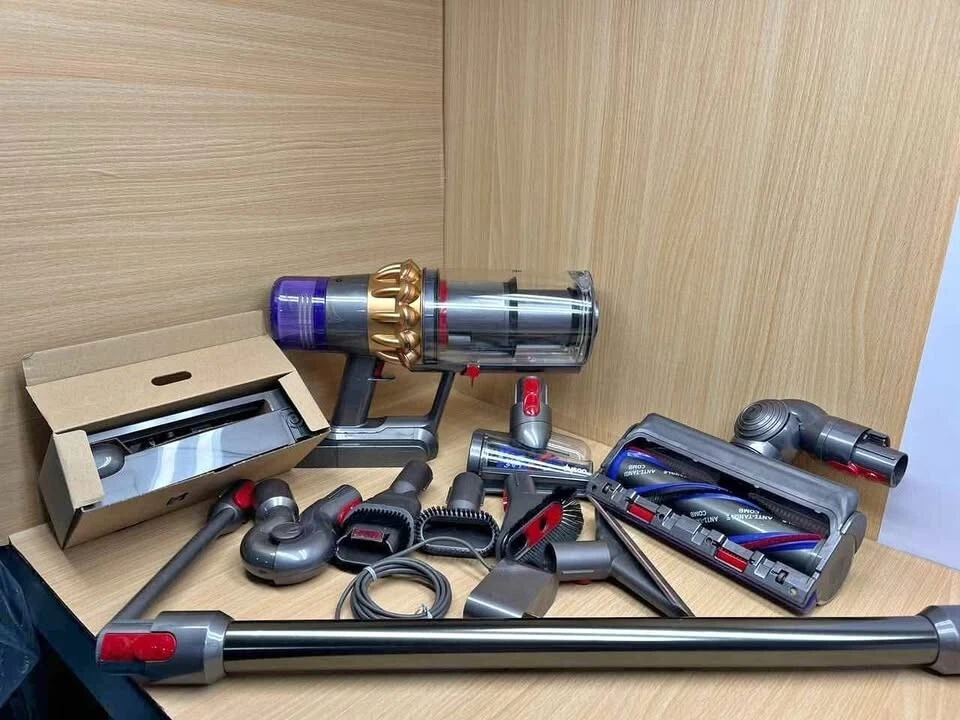 Dyson V15 Detect Cordless Stick Vacuum Cleaner with Extra Attachmnets image 1