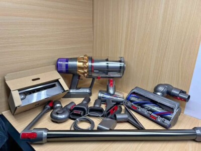 Dyson V15 Detect Cordless Stick Vacuum Cleaner with Extra Attachmnets