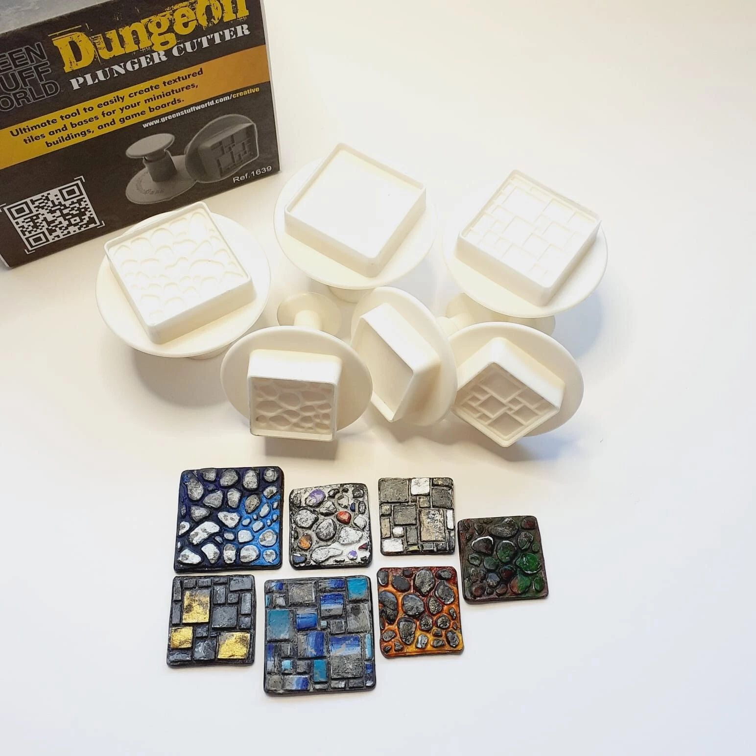 A small plastic container with a white cap

AI-generated content may be incorrect.