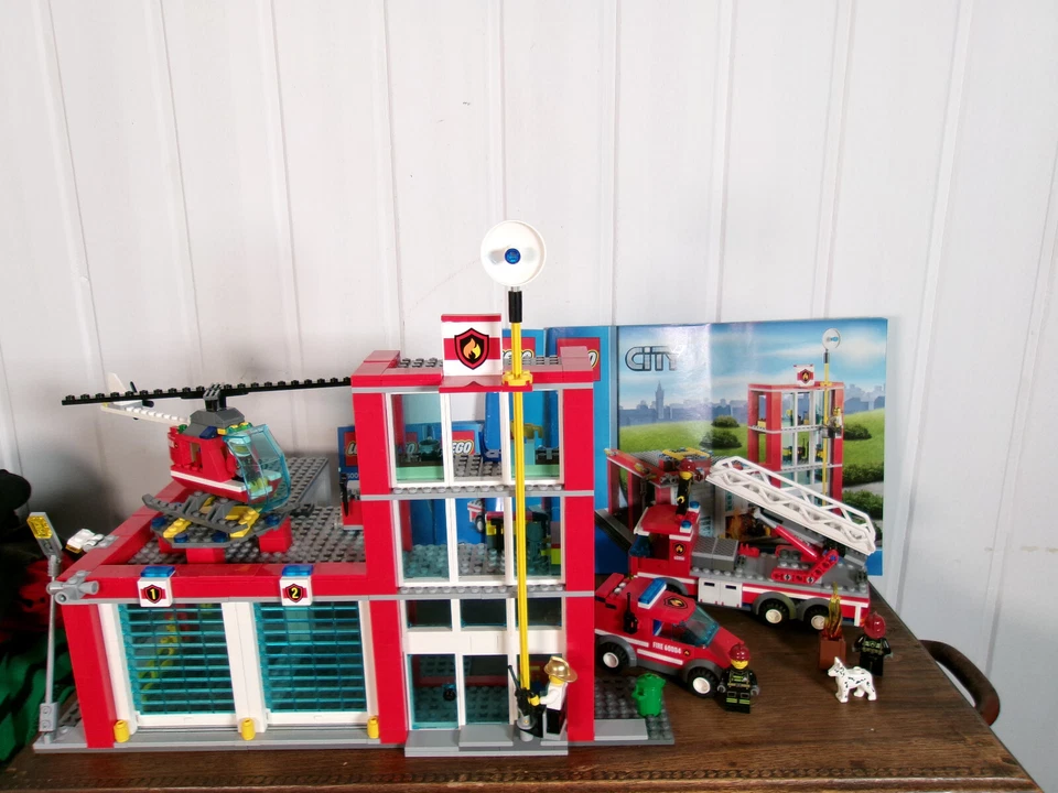 LEGO City 60004 Fire Station, photo 1 sur 5